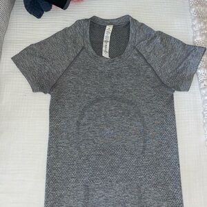 Lululemon Gray swiftly top size 0